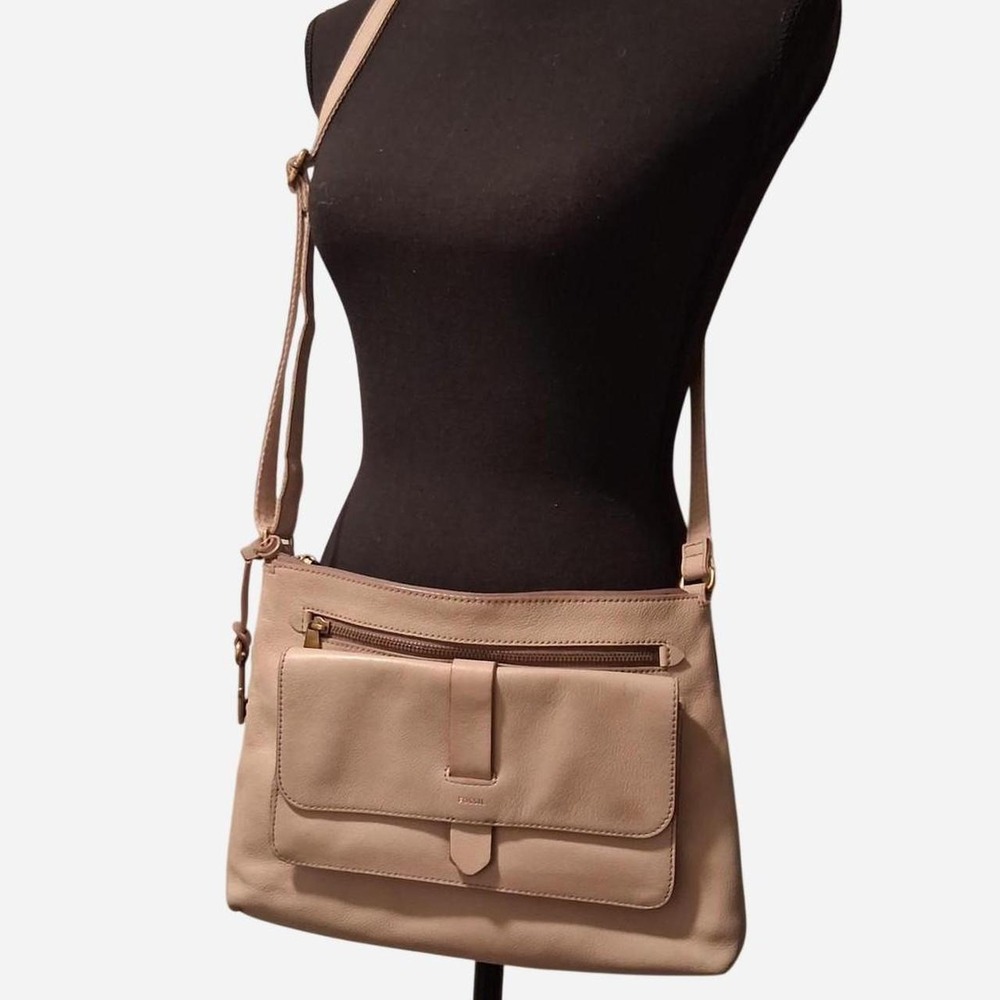 Womens Fossil crossbody bag in light tan / beige with key